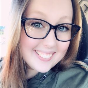 Meet your Posher, Caitlin